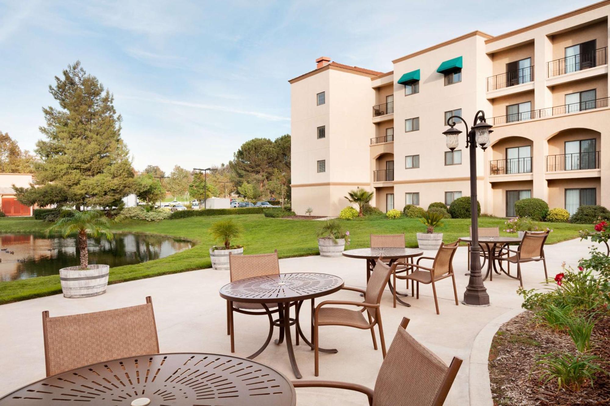 Embassy Suites By Hilton Temecula Valley Wine Country Extérieur photo